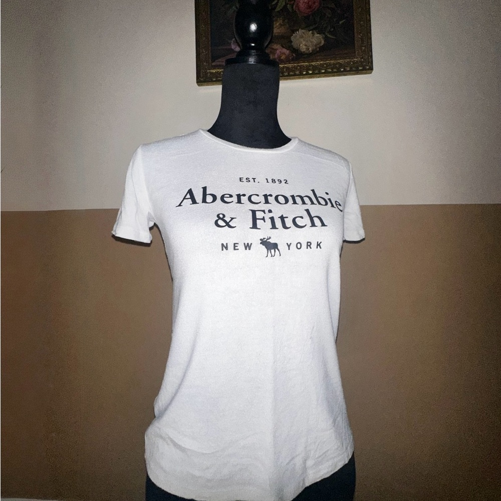 Abercrombie & Fitch Black and White Short Sleeve Tee